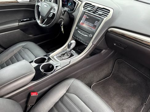 Used 2013 Ford Fusion SE image 16