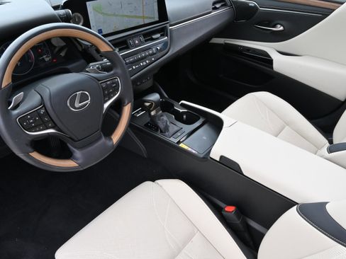 Used 2025 Lexus ES 350 Ultra Luxury w/ Accessory Package (Z2) FWD image 14