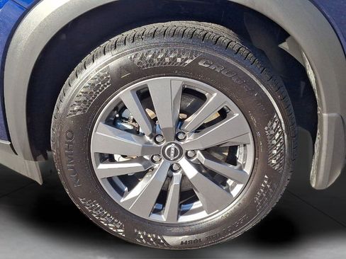 Used 2025 Nissan Pathfinder SV w/ SV Premium Package image 9