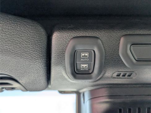 Used 2020 Jeep Wrangler Unlimited Sahara AWD/4WD image 30