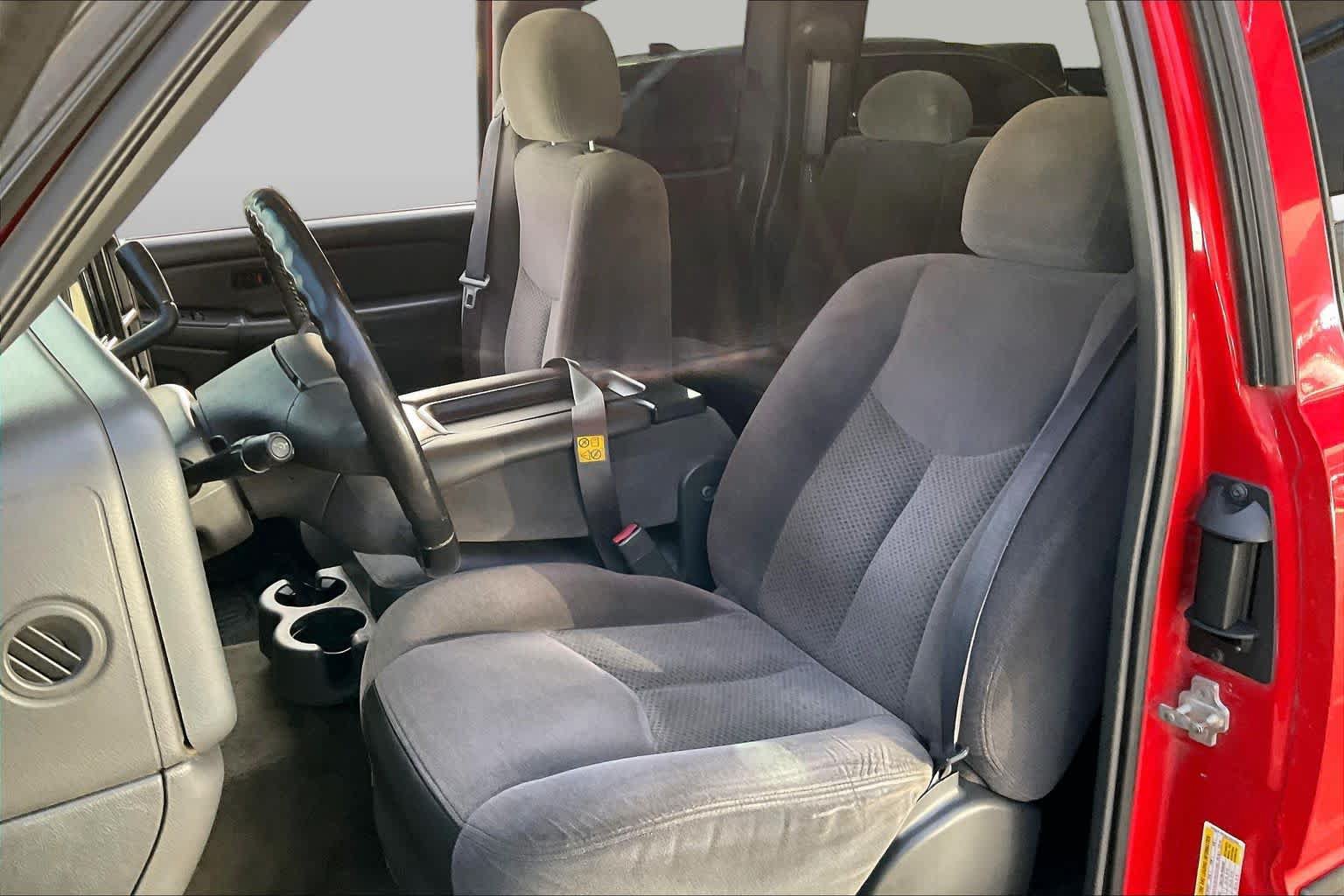Used 2006 Chevrolet Silverado 1500 LT w/ Light Duty Power Package AWD/4WD image 8