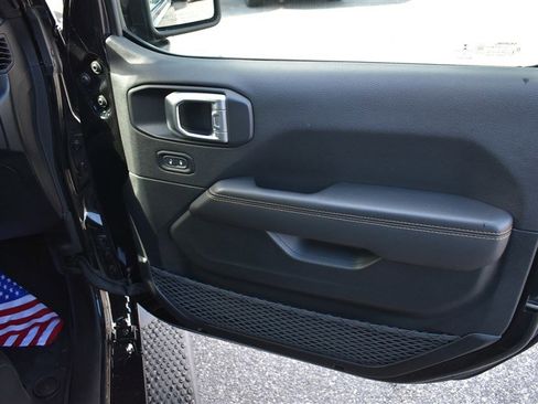 Used 2021 Jeep Wrangler Unlimited Sahara image 29