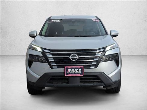 Used 2024 Nissan Rogue SV AWD/4WD image 2