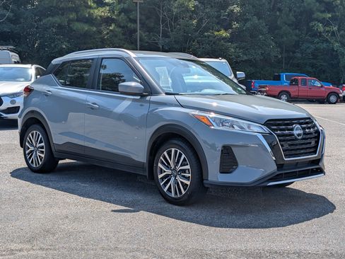 Used 2024 Nissan Kicks SV FWD image 11