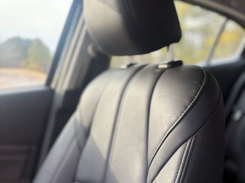 Used 2018 MAZDA MAZDA3 Touring image 9