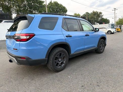 Used 2025 Honda Pilot TrailSport image 7
