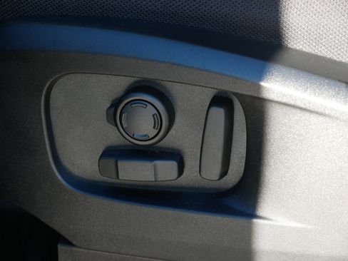 Used 2025 Land Rover Defender 110 V8 image 15