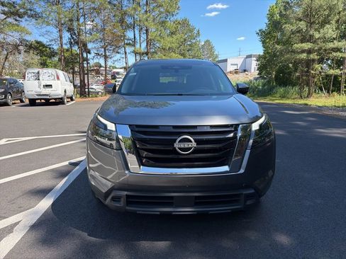 Used 2025 Nissan Pathfinder SV FWD image 2