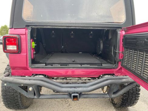 Used 2021 Jeep Wrangler Unlimited Rubicon AWD/4WD image 10