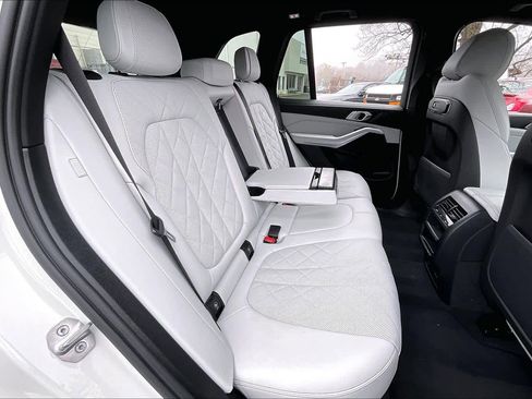 Used 2024 BMW X5 xDrive40i w/ Parking Assistance Package image 19