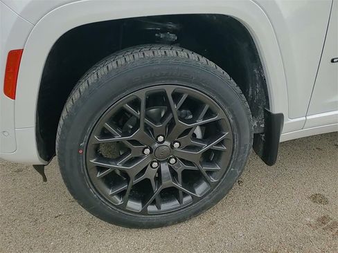 New 2026 Jeep Grand Cherokee Summit image 16