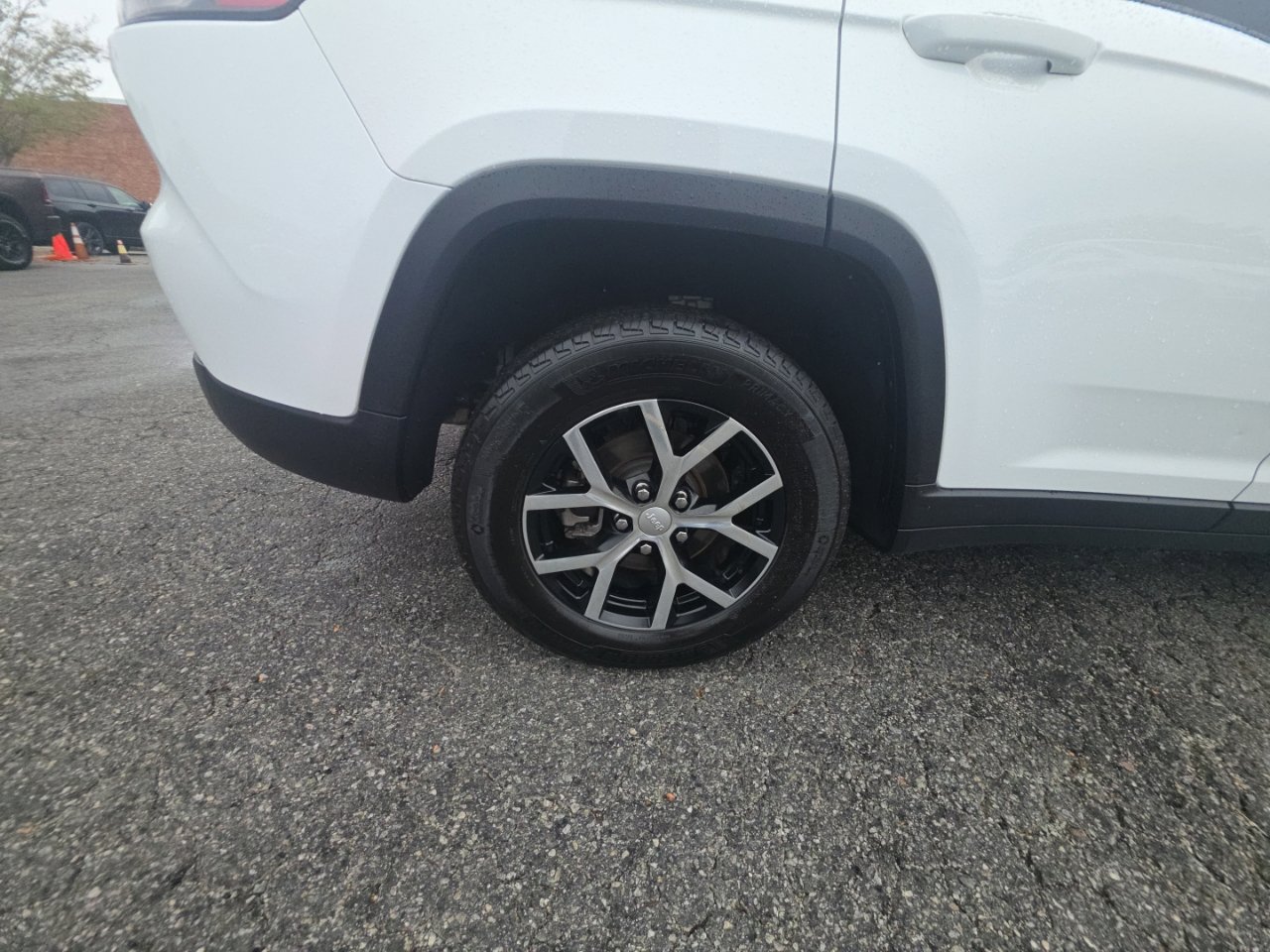 Used 2023 Jeep Grand Cherokee Limited RWD image 9
