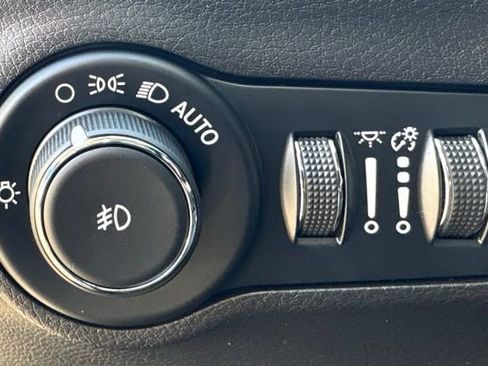 Used 2020 Jeep Compass Latitude w/ Cold Weather Group image 16