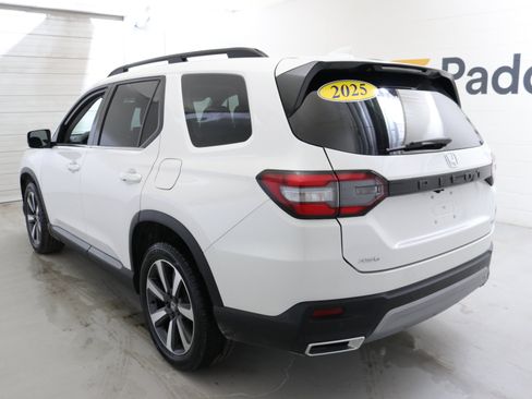 Used 2025 Honda Pilot Touring image 6