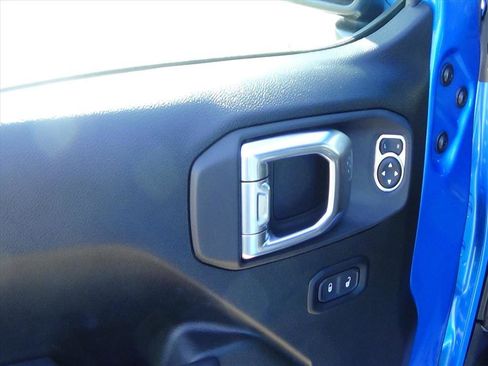 Certified 2024 Jeep Wrangler Willys image 15