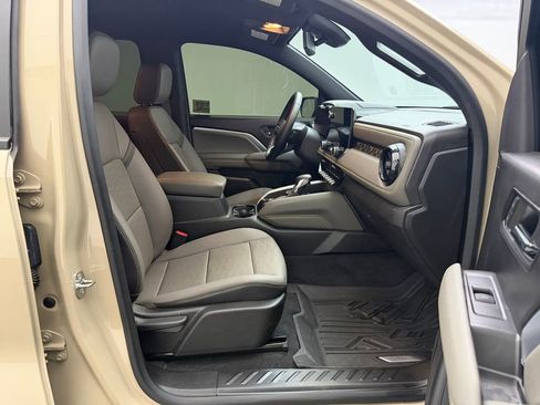 Used 2024 Chevrolet Colorado ZR2 w/ ZR2 Convenience Package III image 24