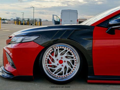 Used 2019 Toyota Camry XSE image 4