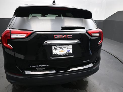 Used 2024 GMC Terrain SLE AWD/4WD image 12