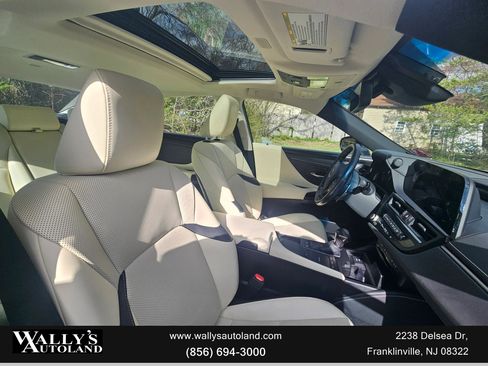 Used 2022 Lexus ES 300h w/ Premium Package image 11