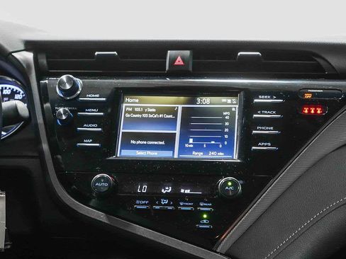 Used 2019 Toyota Camry SE image 16