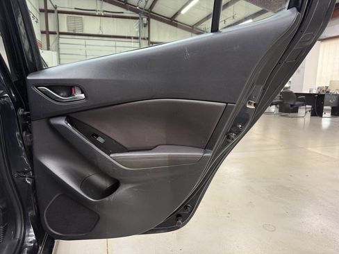 Used 2018 MAZDA MAZDA3 Touring FWD image 14