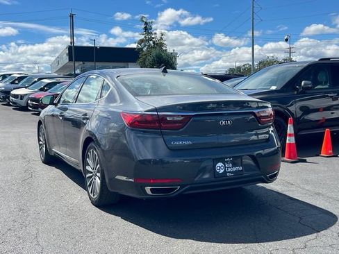 Used 2017 Kia Cadenza Premium FWD image 5