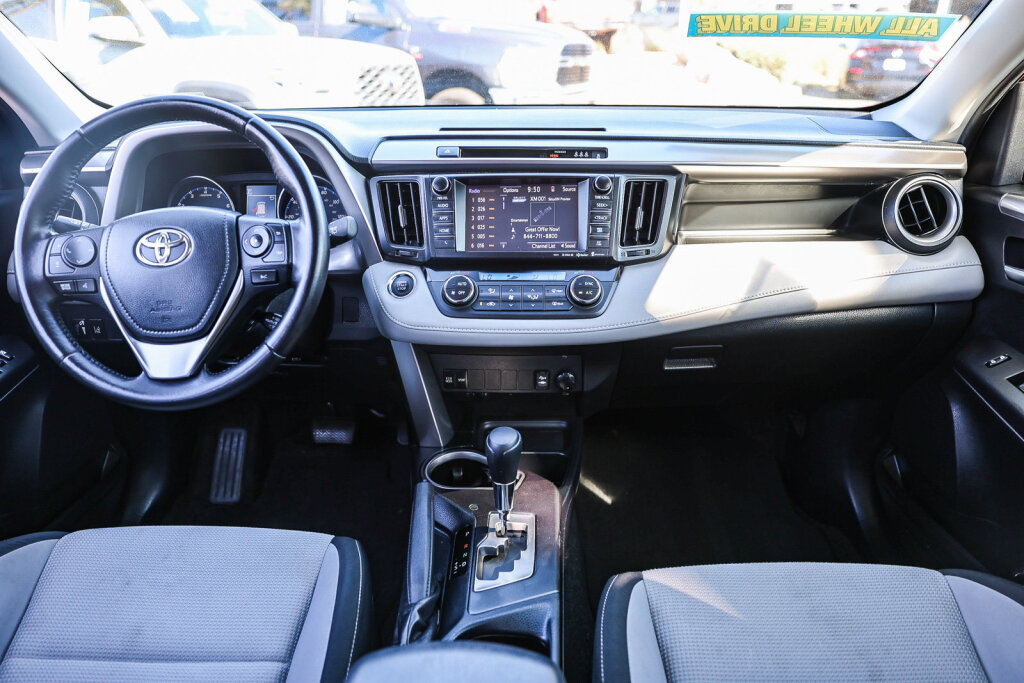 Used 2017 Toyota RAV4 XLE AWD/4WD image 2