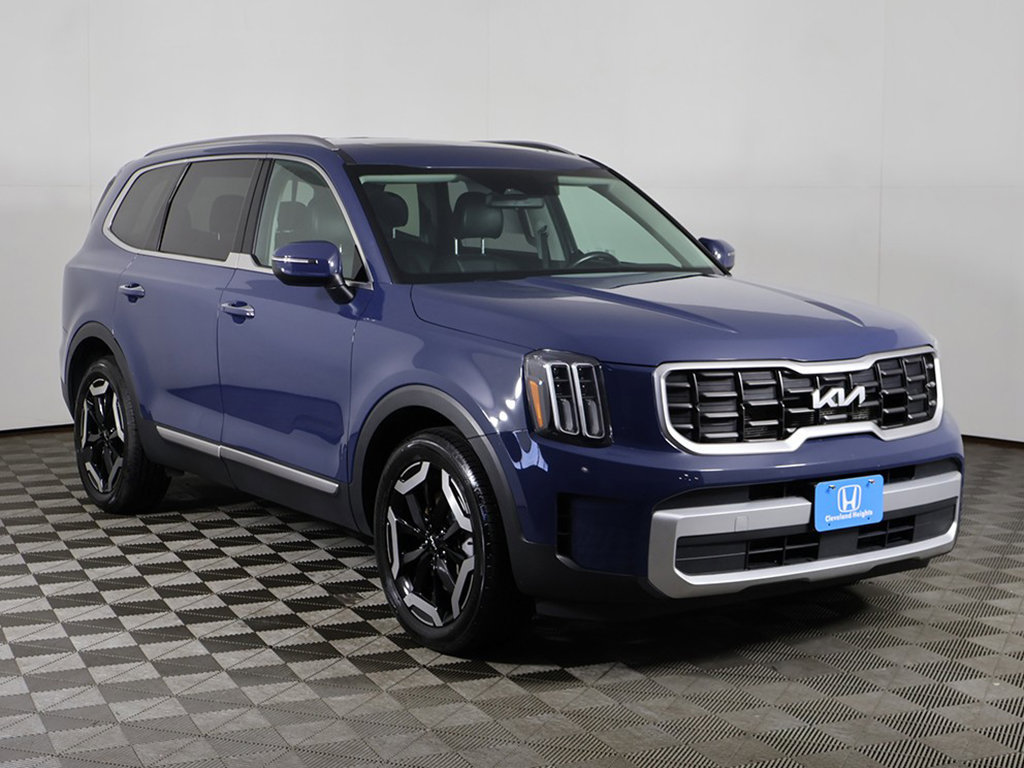 Used 2025 Kia Telluride S AWD/4WD image 2
