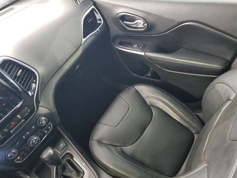 Used 2019 Jeep Cherokee Limited w/ Luxury Group image 11