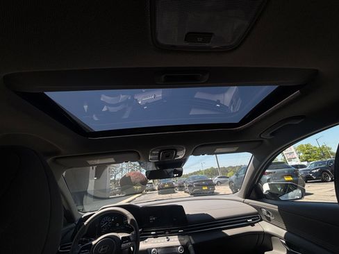Used 2025 Hyundai Elantra SEL FWD image 30