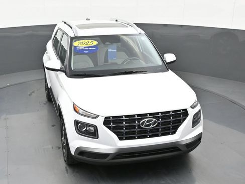 Certified 2025 Hyundai Venue SEL image 41