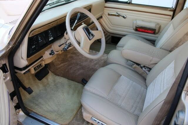 Used 1990 Jeep Grand Wagoneer AWD/4WD image 5