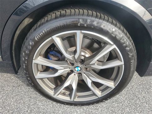 Used 2022 BMW X7 M50i w/ Executive Package image 7