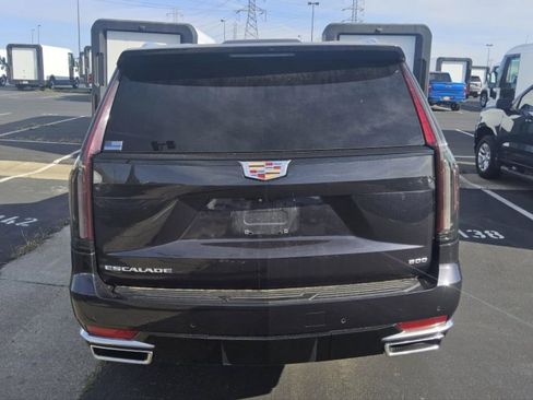 Used 2023 Cadillac Escalade Premium Luxury AWD/4WD image 9
