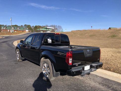 Used 2021 Nissan Frontier SV image 3
