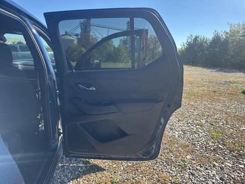 Used 2023 Chevrolet Traverse LT w/ Midnight/Sport Edition image 44