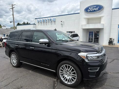 Used 2023 Ford Expedition Platinum AWD/4WD image 2