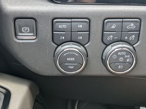 Used 2024 Chevrolet Silverado 1500 ZR2 AWD/4WD image 27