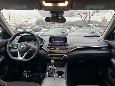 Used 2025 Nissan Altima 2.5 SV image 27