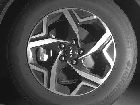 Used 2025 Kia Sportage LX FWD image 12