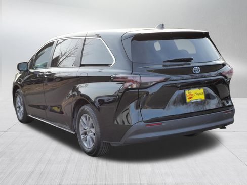 Certified 2024 Toyota Sienna LE image 6