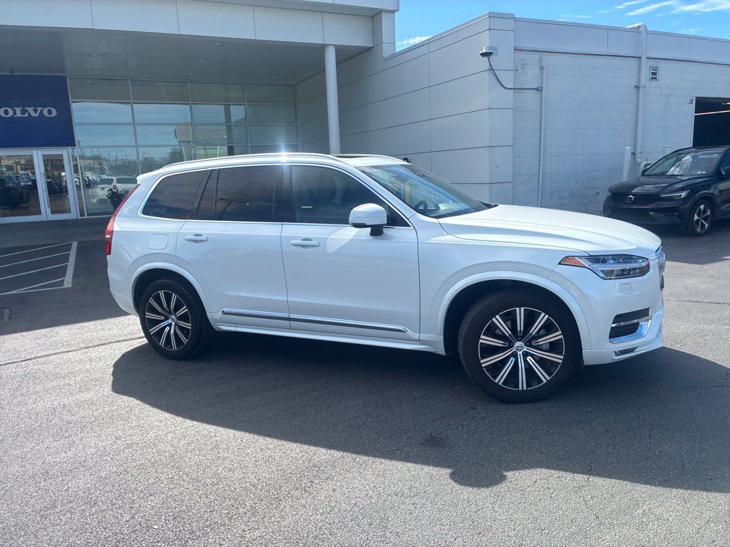 Certified 2024 Volvo XC90 B5 Core w/ Climate Package AWD/4WD image 2