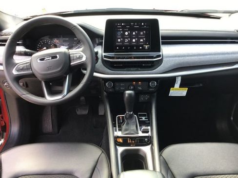 Used 2025 Jeep Compass Latitude AWD/4WD image 44