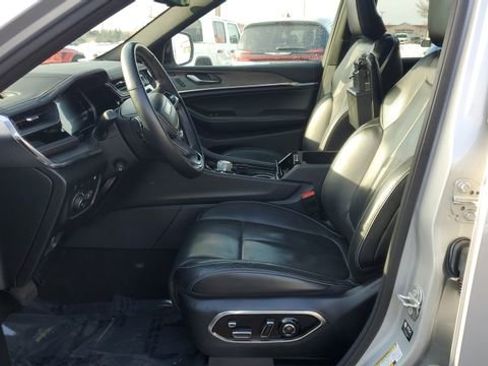 Used 2022 Jeep Grand Cherokee Overland w/ Advanced Protech Group III image 4