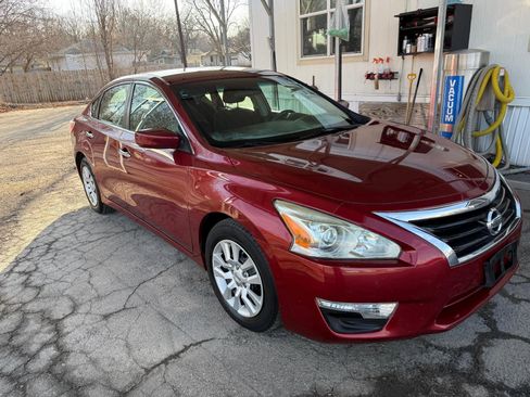 Used 2013 Nissan Altima 2.5 S image 1