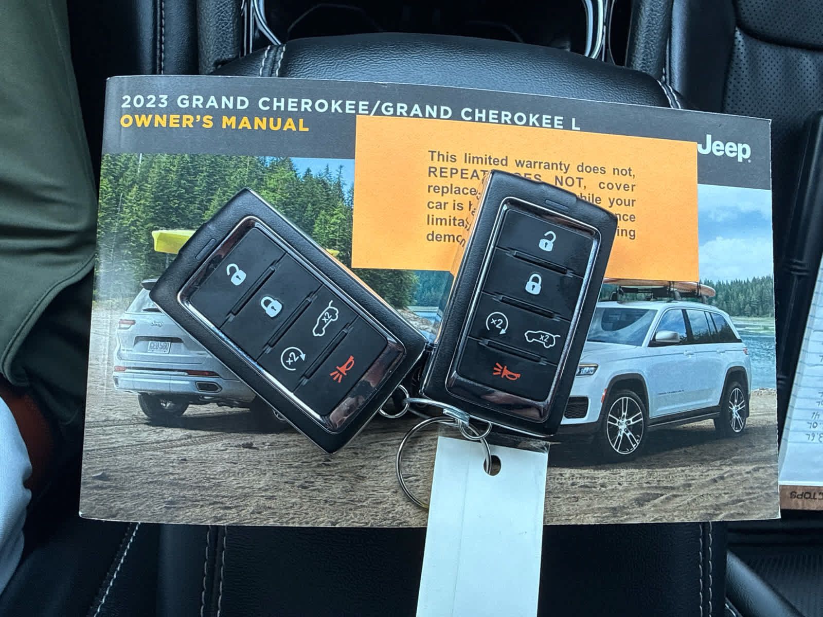 Used 2023 Jeep Grand Cherokee Limited w/ Luxury Tech Group II AWD/4WD image 25