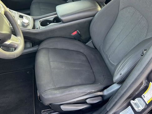 Used 2016 Chrysler 200 Limited image 29