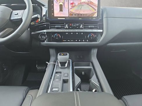 New 2026 Nissan Pathfinder SL image 3