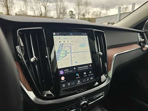 Certified 2025 Volvo V60 B5 Cross Country Plus image 26