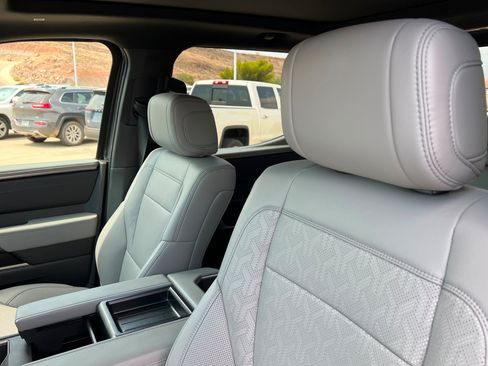 Used 2025 Toyota Tundra Limited AWD/4WD image 17